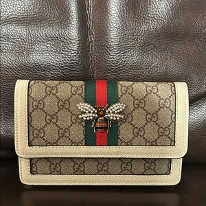 Elegant Cream & Tan Purse